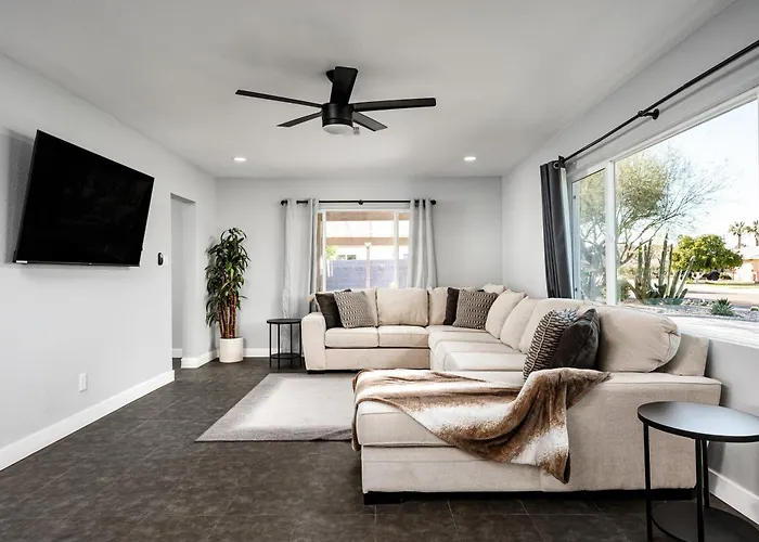 Holiday home Cambridge By Porter Modern Wheated Pool Near El Dorado Park In