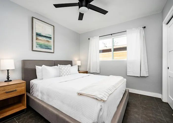 Holiday home Cambridge By Porter Modern Wheated Pool Near El Dorado Park In Scottsdale